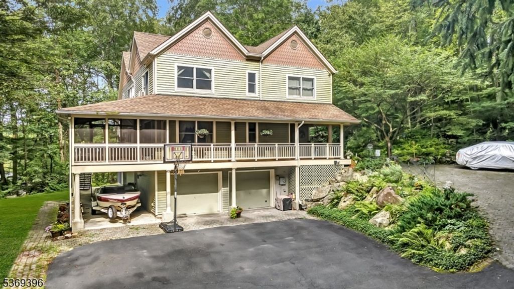 18 Hickory Run Rd, Lebanon Twp., NJ 07830