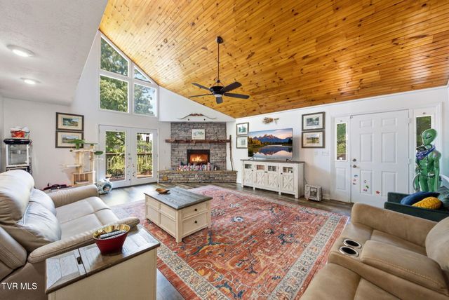 472 Hideaway Farm Road, Piney Flats, TN 37686
