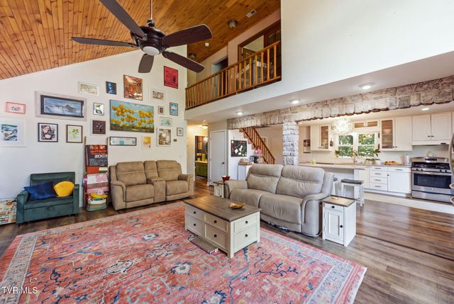 472 Hideaway Farm Road, Piney Flats, TN 37686