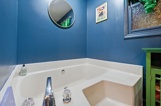 472 Hideaway Farm Road, Piney Flats, TN 37686