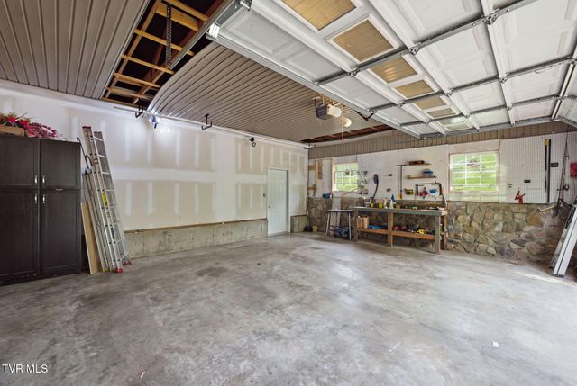 472 Hideaway Farm Road, Piney Flats, TN 37686