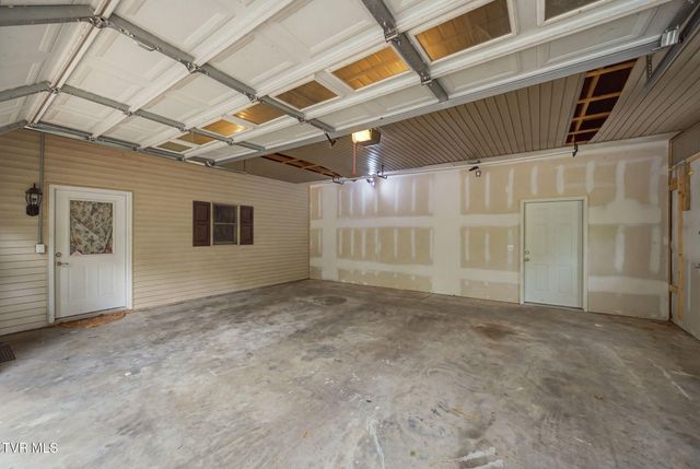472 Hideaway Farm Road, Piney Flats, TN 37686