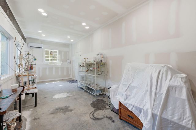 472 Hideaway Farm Road, Piney Flats, TN 37686