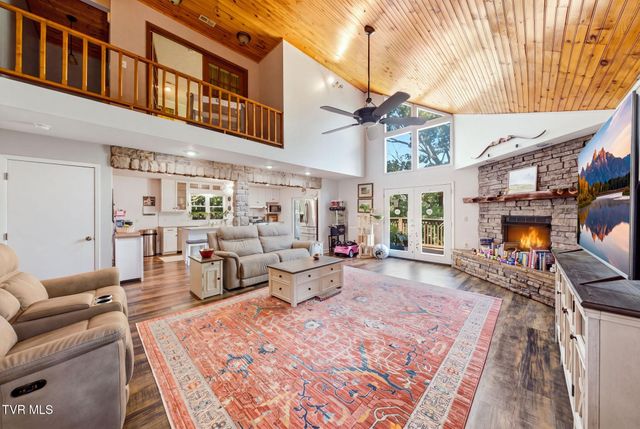472 Hideaway Farm Road, Piney Flats, TN 37686