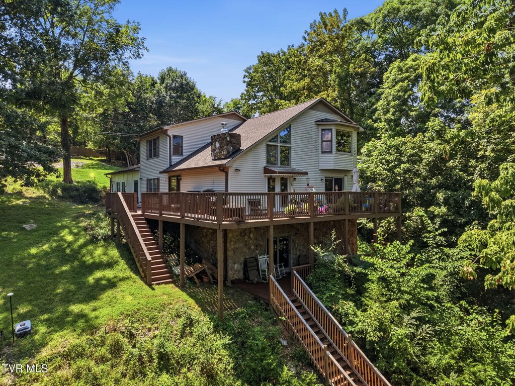 472 Hideaway Farm Road, Piney Flats, TN 37686