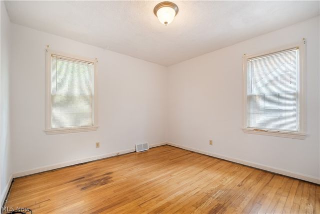 11 Ross Drive, Akron, OH 44313