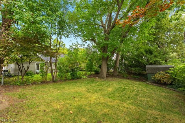 11 Ross Drive, Akron, OH 44313