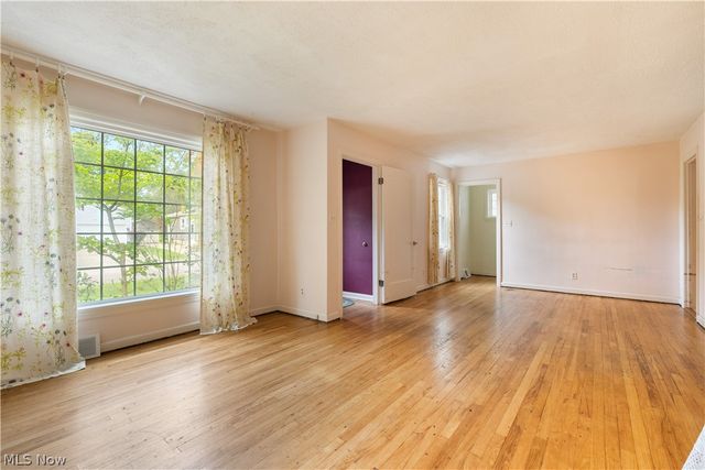 11 Ross Drive, Akron, OH 44313