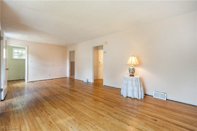 11 Ross Drive, Akron, OH 44313