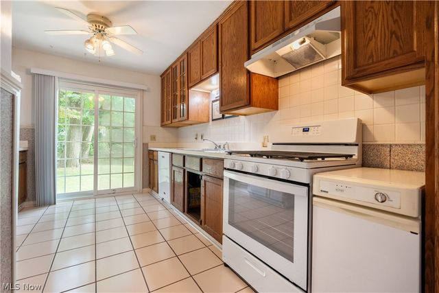 11 Ross Drive, Akron, OH 44313