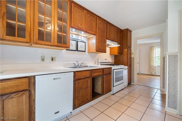 11 Ross Drive, Akron, OH 44313
