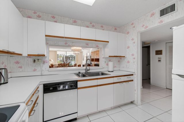 15324 Lakes Of Delray Boulevard 107, Delray Beach, FL 33484