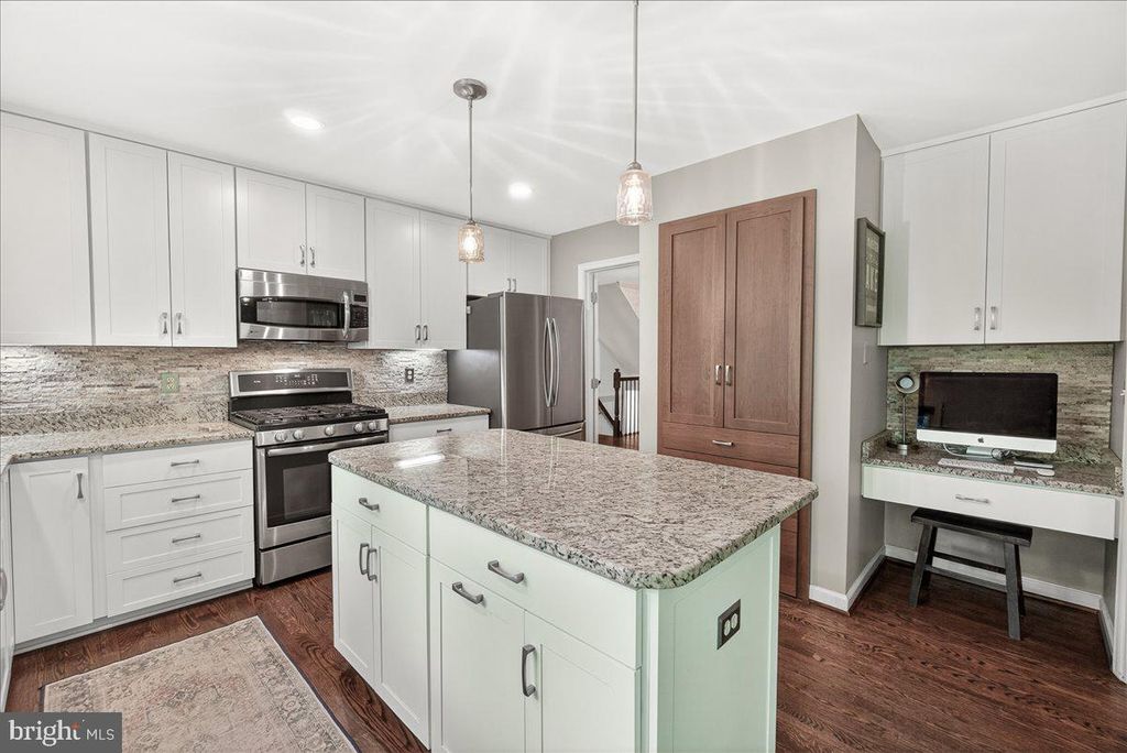 Image 17 of property listing at 10490 LAKERIDGE CT, New Market, MD 21774