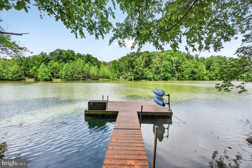 Image 2 of property listing at 10490 LAKERIDGE CT, New Market, MD 21774