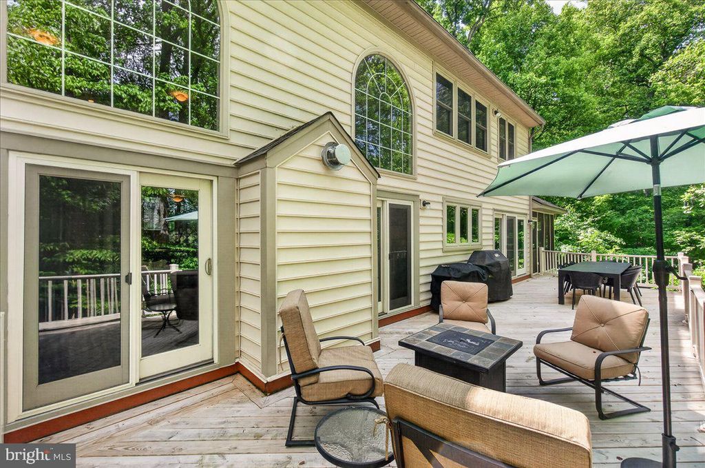 Image 25 of property listing at 10490 LAKERIDGE CT, New Market, MD 21774