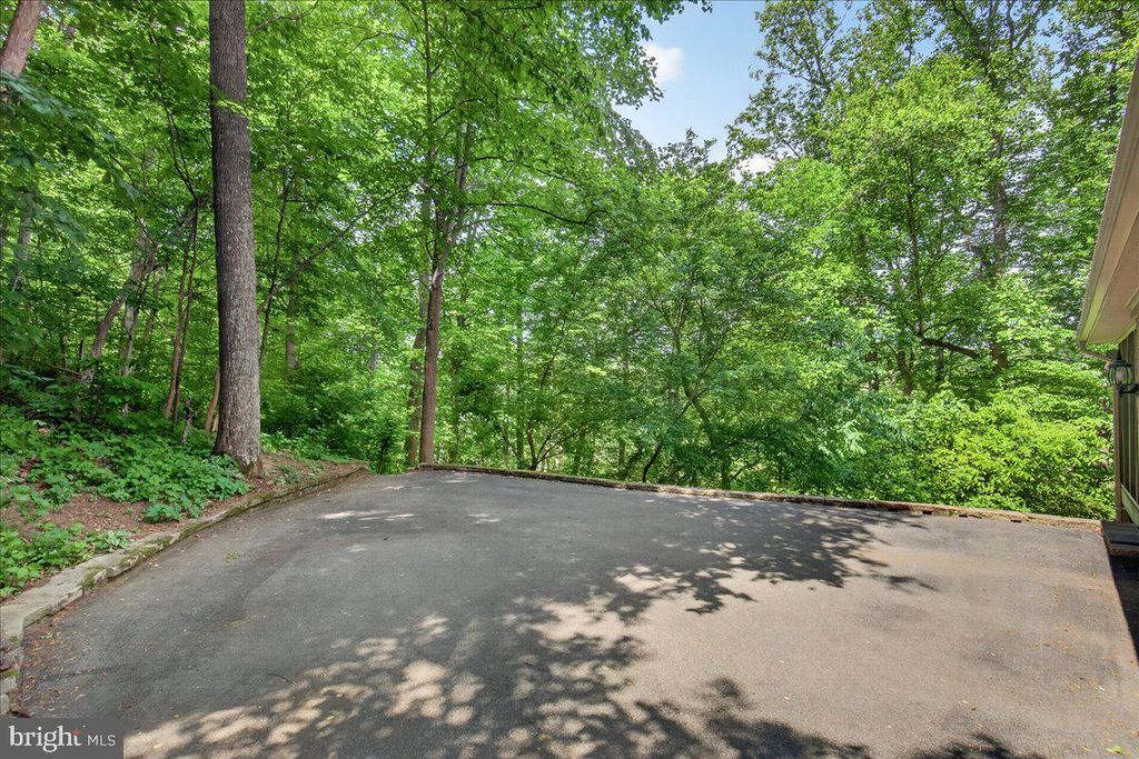 Image 51 of property listing at 10490 LAKERIDGE CT, New Market, MD 21774