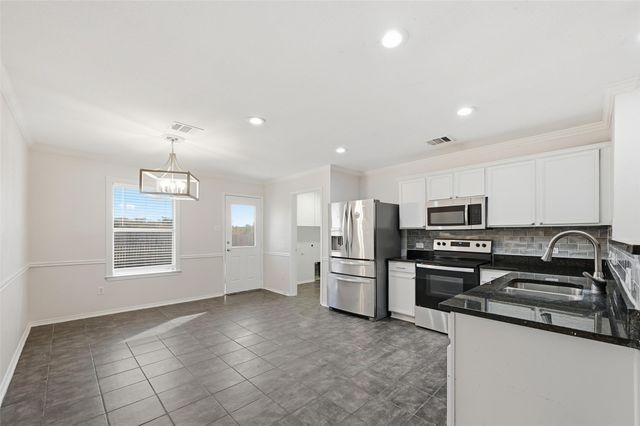 614 Lincoln Avenue, Lavon, TX 75166