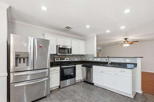 614 Lincoln Avenue, Lavon, TX 75166