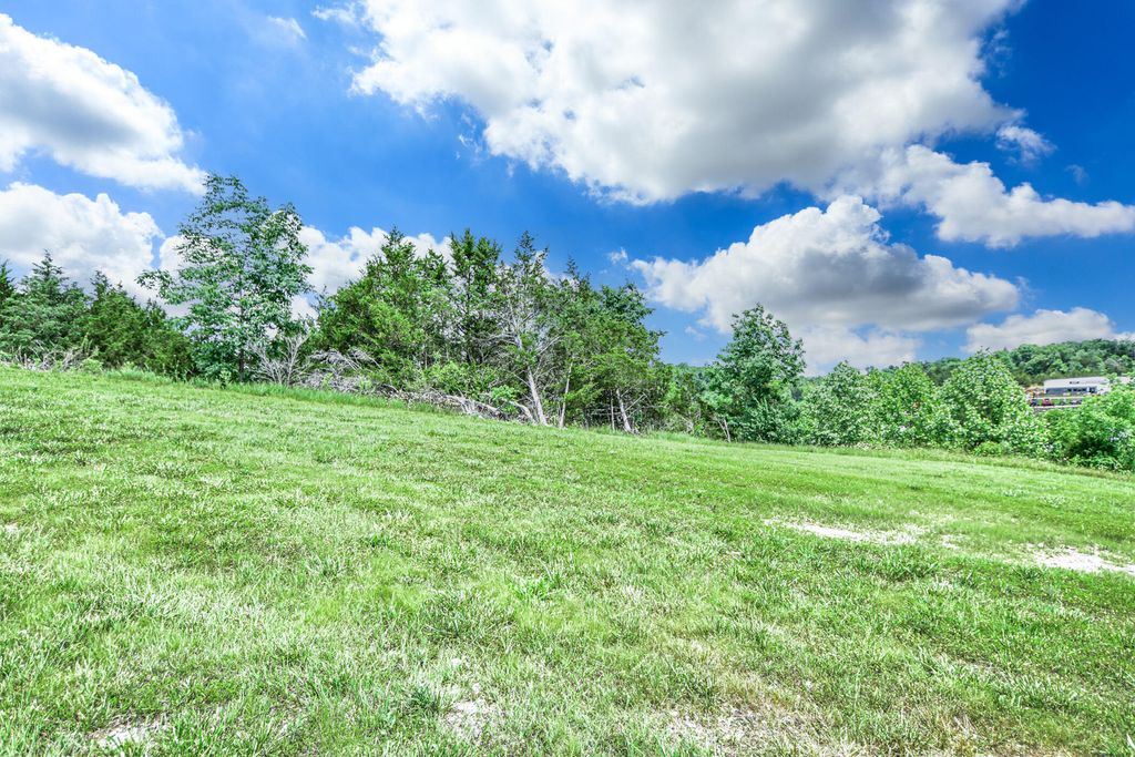 3621 CODY DR, Jefferson City, MO 65109