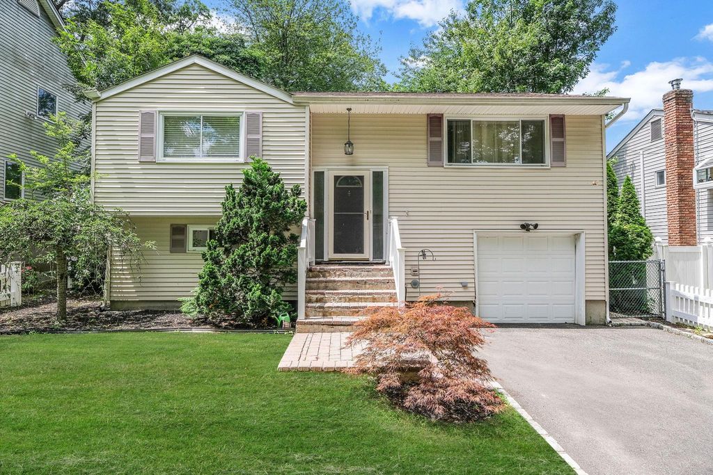 21A Thorney Avenue, Huntington Station, NY 11746