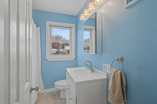 9 Cherokee Avenue, Essex Junction, VT 05452