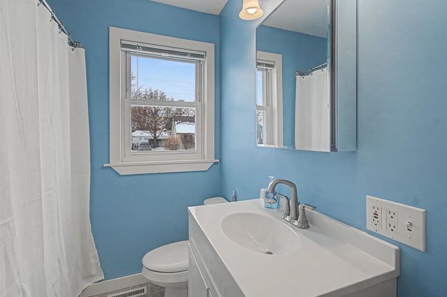 9 Cherokee Avenue, Essex Junction, VT 05452