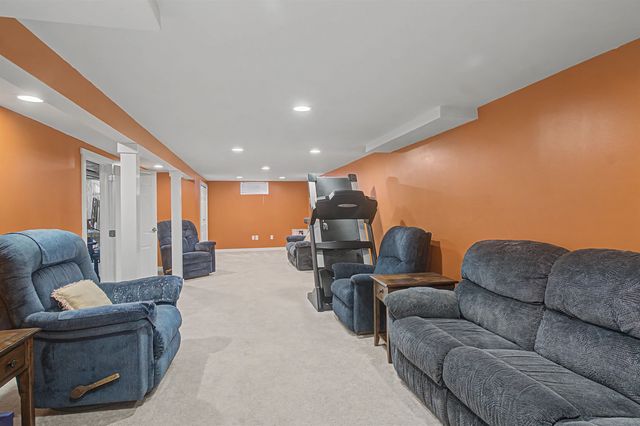 9 Cherokee Avenue, Essex Junction, VT 05452