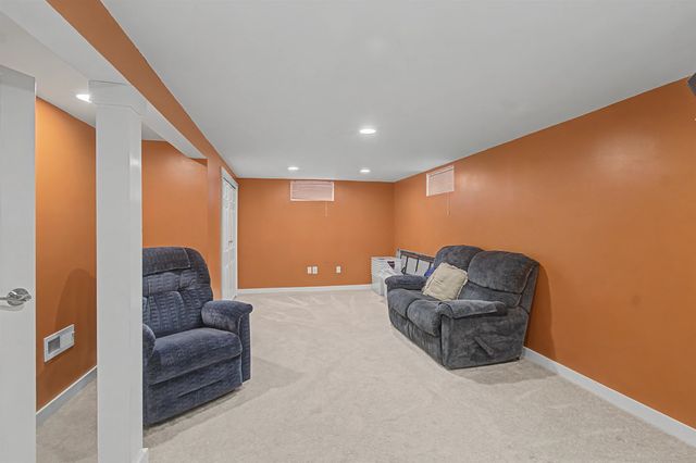 9 Cherokee Avenue, Essex Junction, VT 05452