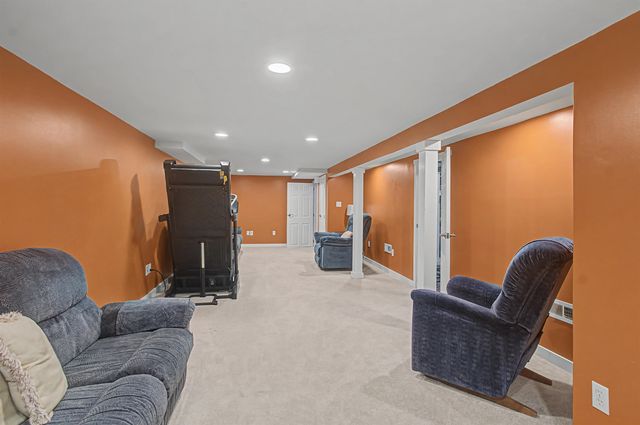 9 Cherokee Avenue, Essex Junction, VT 05452