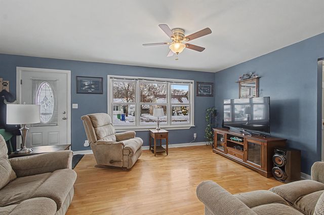 9 Cherokee Avenue, Essex Junction, VT 05452