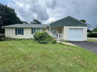 103 Connie Terrace, Hackettstown Town, NJ 07840