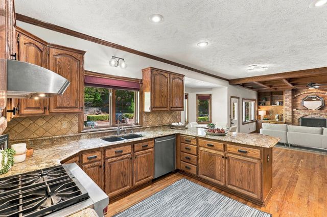 16914 N Triple Butte Cir, Colbert, WA 99005