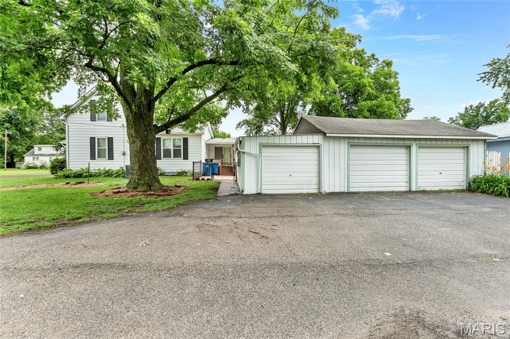 Image 2 of property listing at 426 N Nebraska Street, Marine, IL 62061