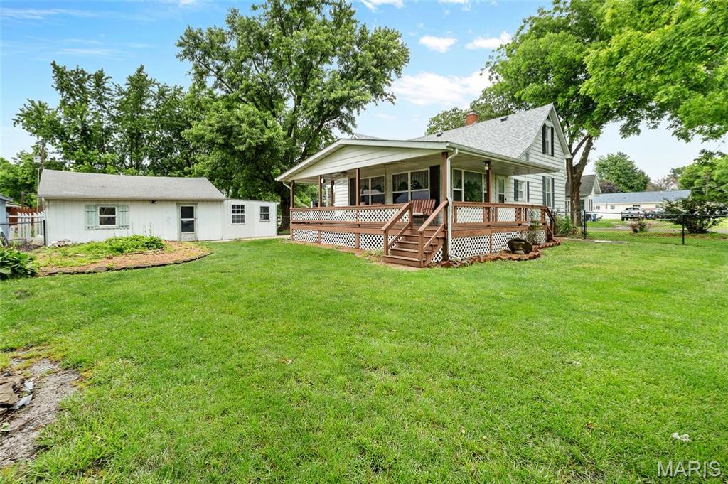 Image 3 of property listing at 426 N Nebraska Street, Marine, IL 62061