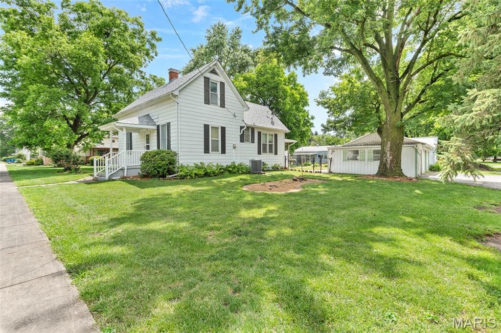 Image 25 of property listing at 426 N Nebraska Street, Marine, IL 62061