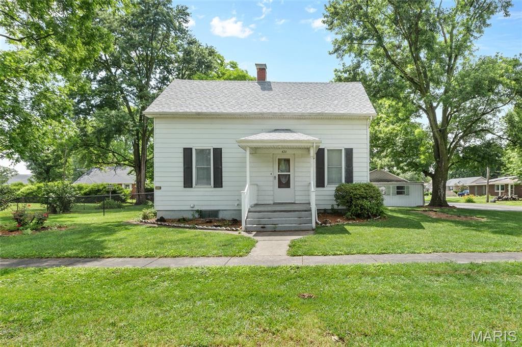 Image 26 of property listing at 426 N Nebraska Street, Marine, IL 62061