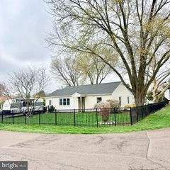 208 FERN LN, Oaks, PA 19456