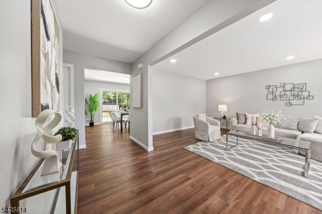 4 Dorothea Ter, Lawrence Twp., NJ 08648