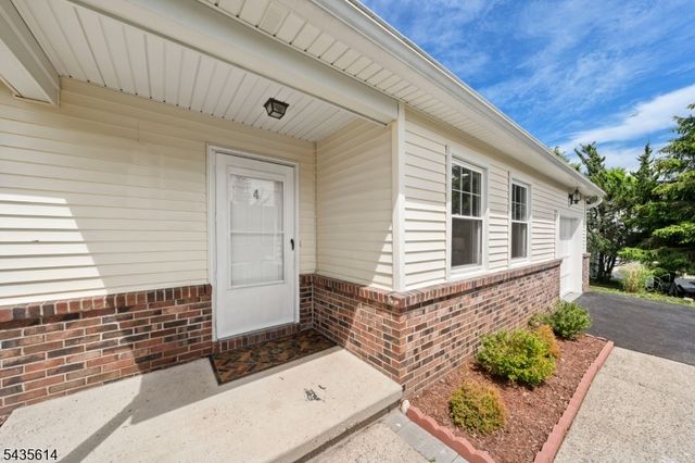4 Dorothea Ter, Lawrence Twp., NJ 08648