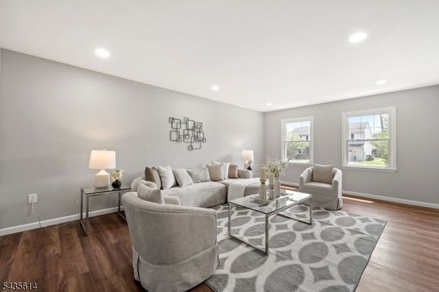 4 Dorothea Ter, Lawrence Twp., NJ 08648