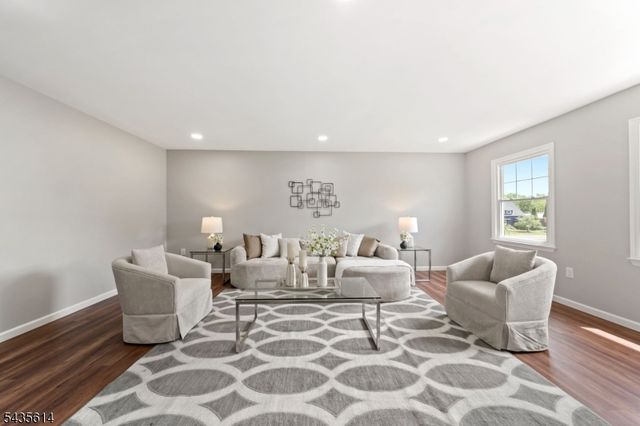 4 Dorothea Ter, Lawrence Twp., NJ 08648