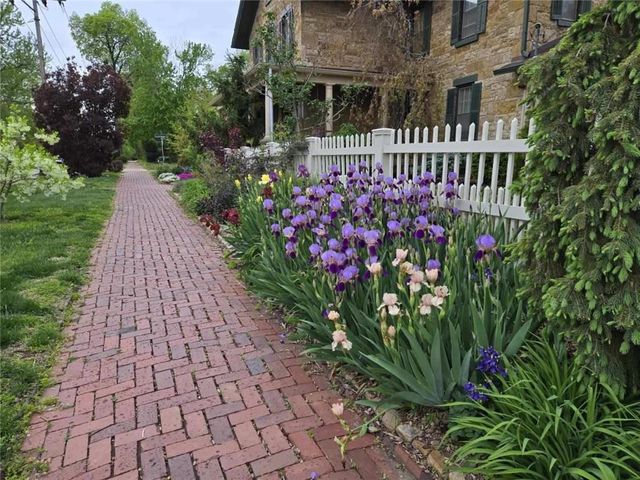 646 LOUISIANA Street, Lawrence, KS 66044
