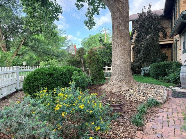 646 LOUISIANA Street, Lawrence, KS 66044