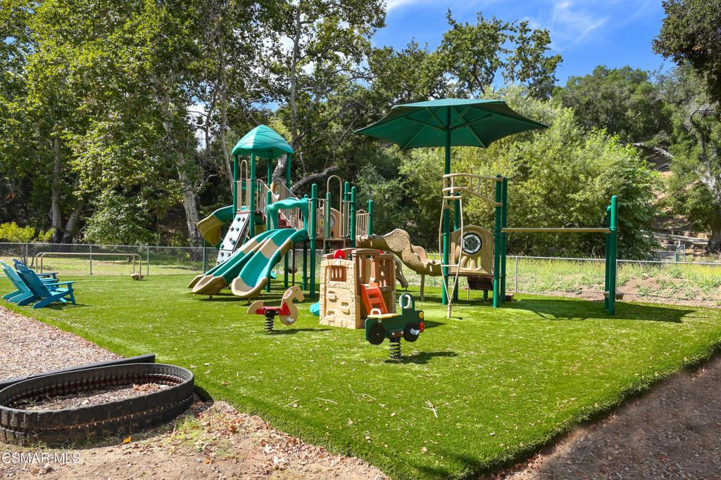 Image 11 of property listing at 30473 Mulholland Highway 170, Agoura Hills, CA 91301