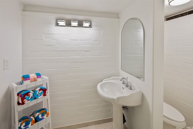 101 Nawiliwili Street, Honolulu, HI 96825