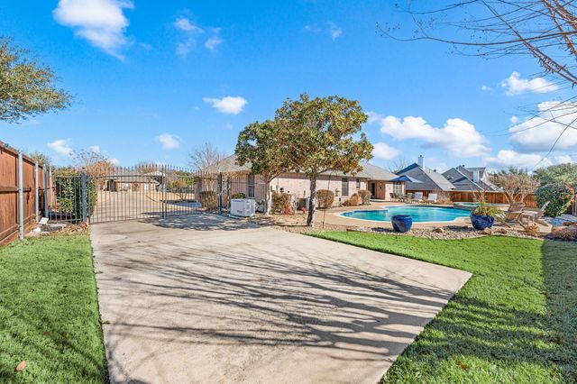 510 Springbranch Drive, Keller, TX 76248