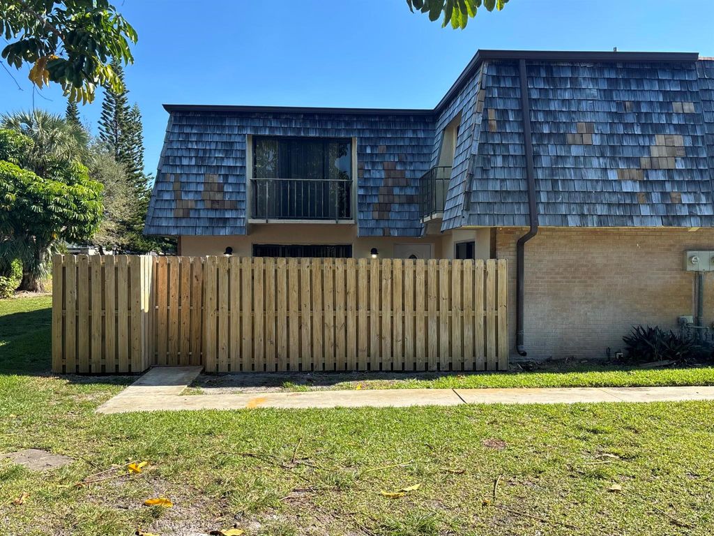 171 Lake Arbor Drive, Palm Springs, FL 33461