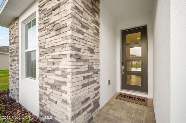 9127 PLAYERS Drive, Weeki Wachee, FL 34613