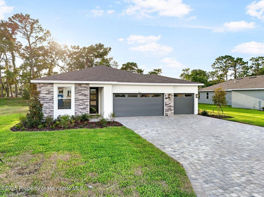 9127 PLAYERS Drive, Weeki Wachee, FL 34613