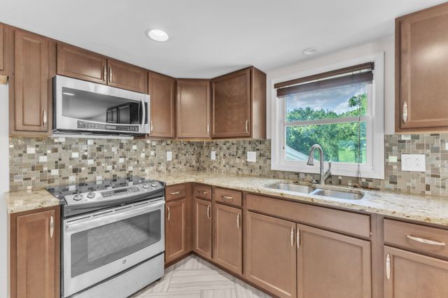 2418 Old Clarksville Pike, Ashland City, TN 37015